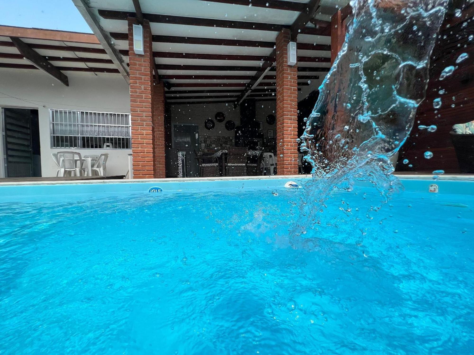 Casa agradável com piscina, a poucos passos da Praia Peruíbe Exterior foto