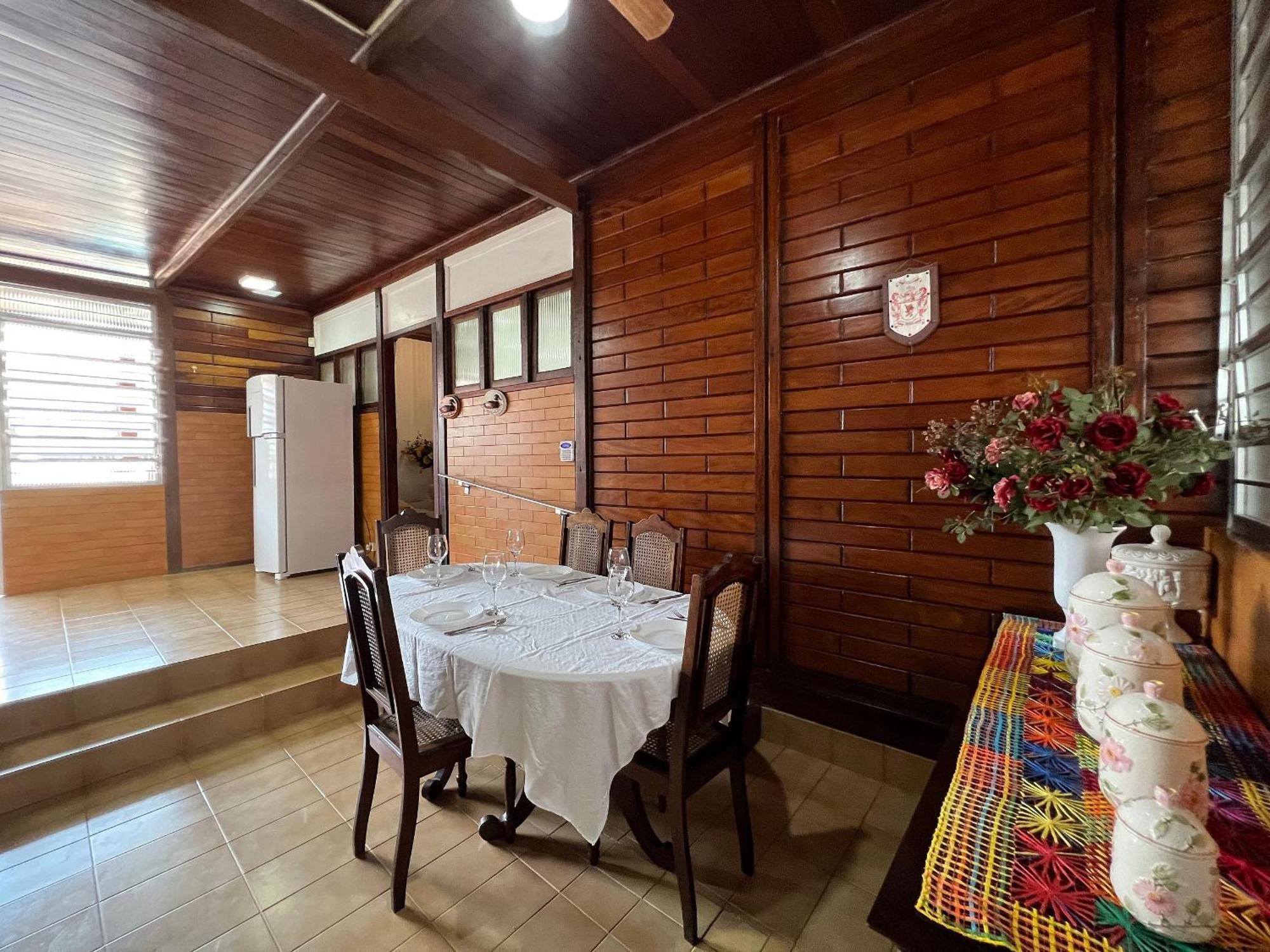 Casa agradável com piscina, a poucos passos da Praia Peruíbe Exterior foto