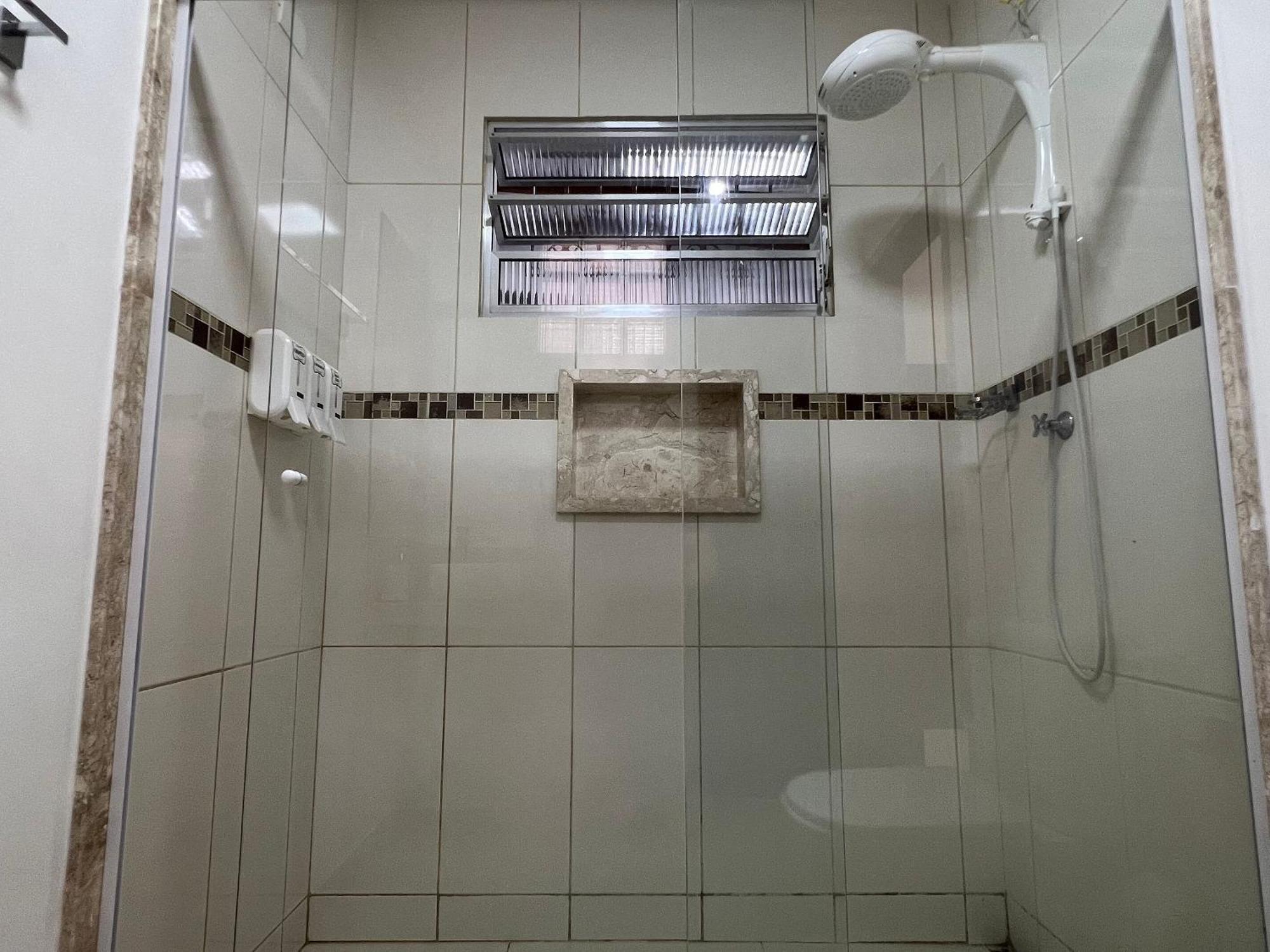 Casa agradável com piscina, a poucos passos da Praia Peruíbe Exterior foto