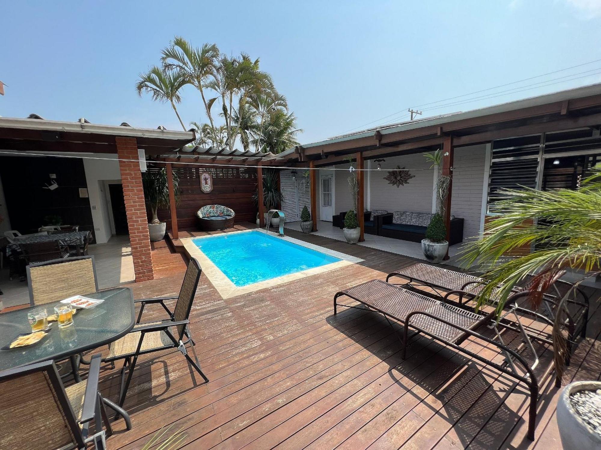 Casa agradável com piscina, a poucos passos da Praia Peruíbe Exterior foto