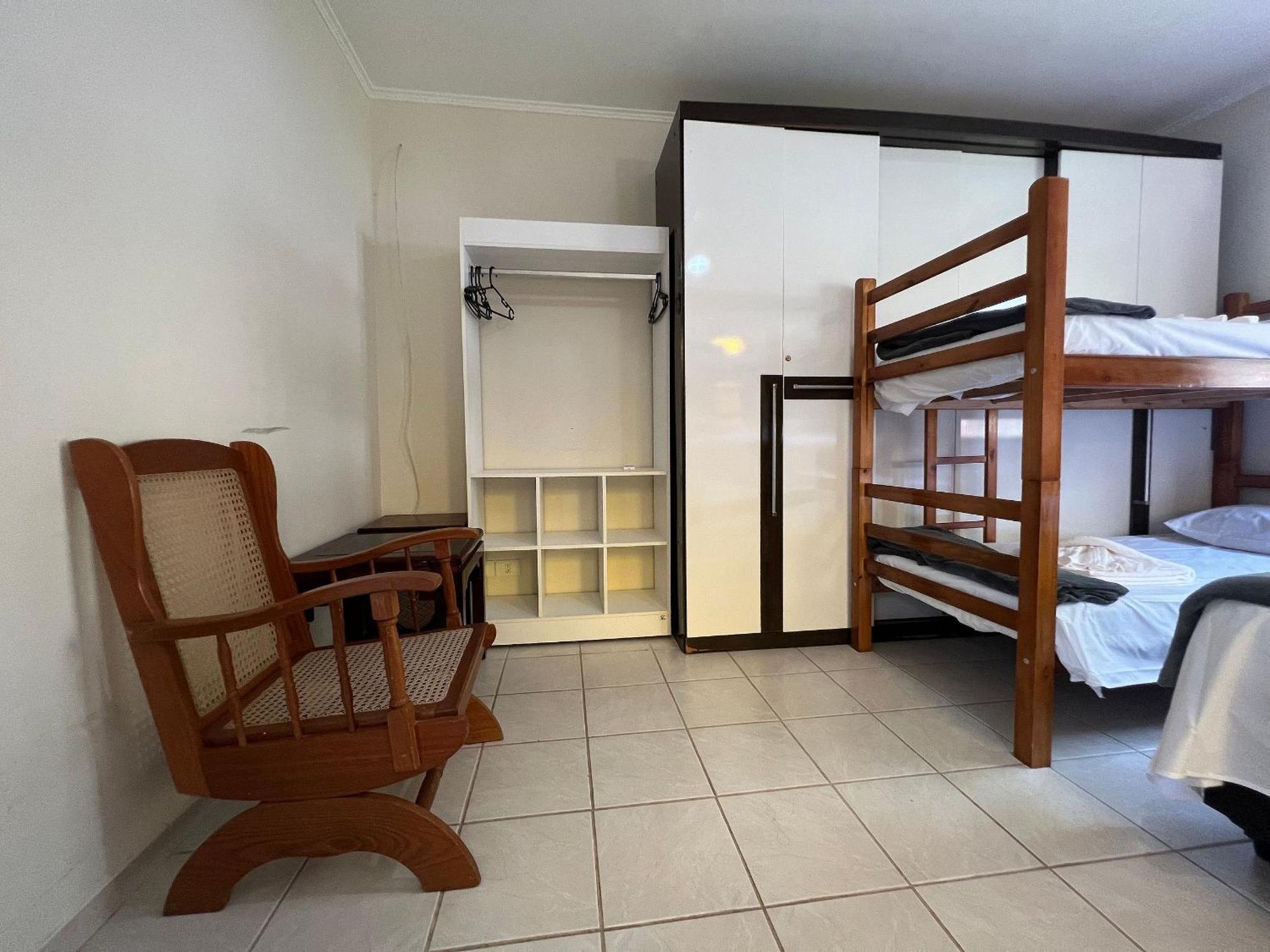 Casa agradável com piscina, a poucos passos da Praia Peruíbe Exterior foto
