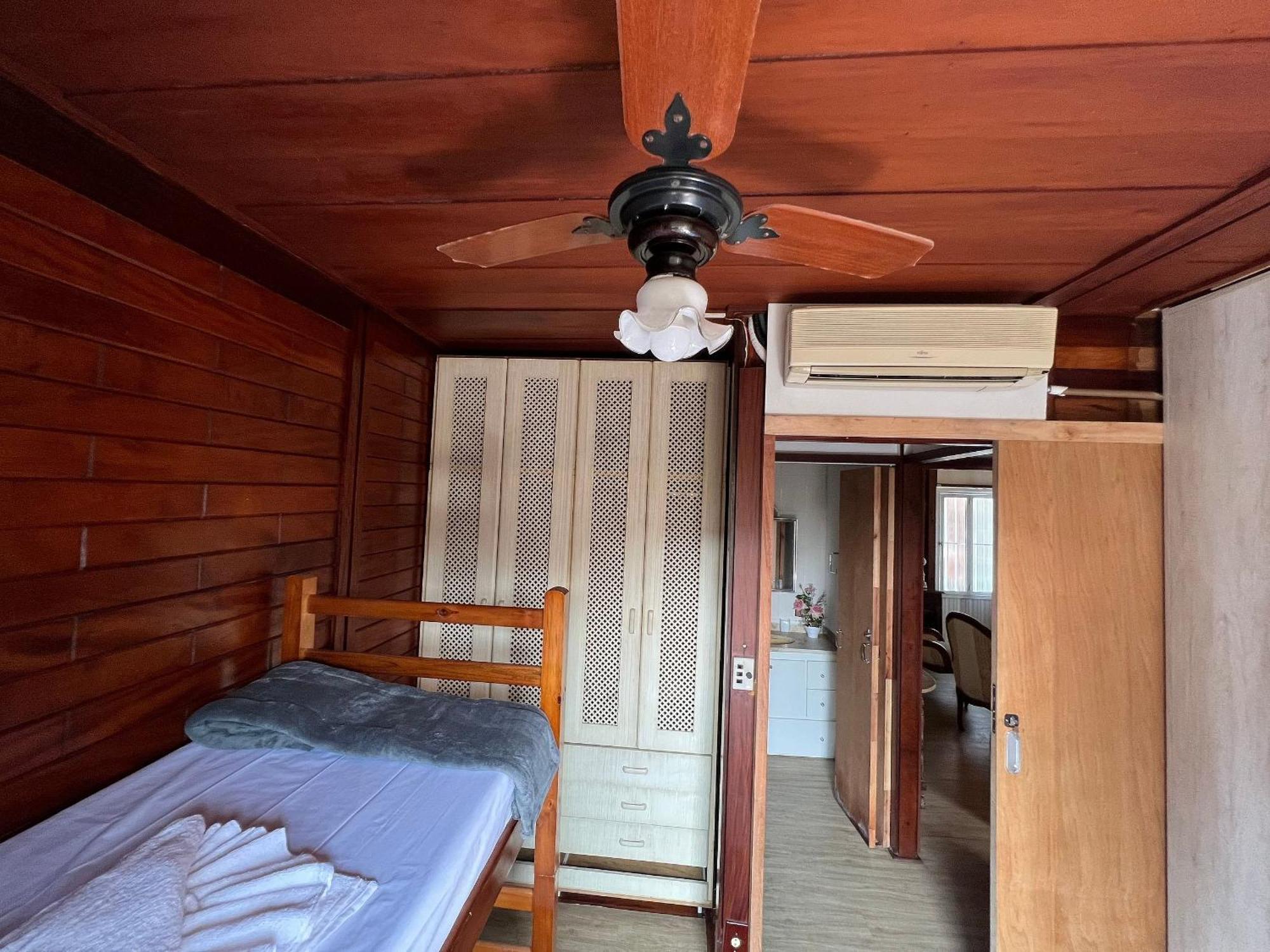 Casa agradável com piscina, a poucos passos da Praia Peruíbe Exterior foto