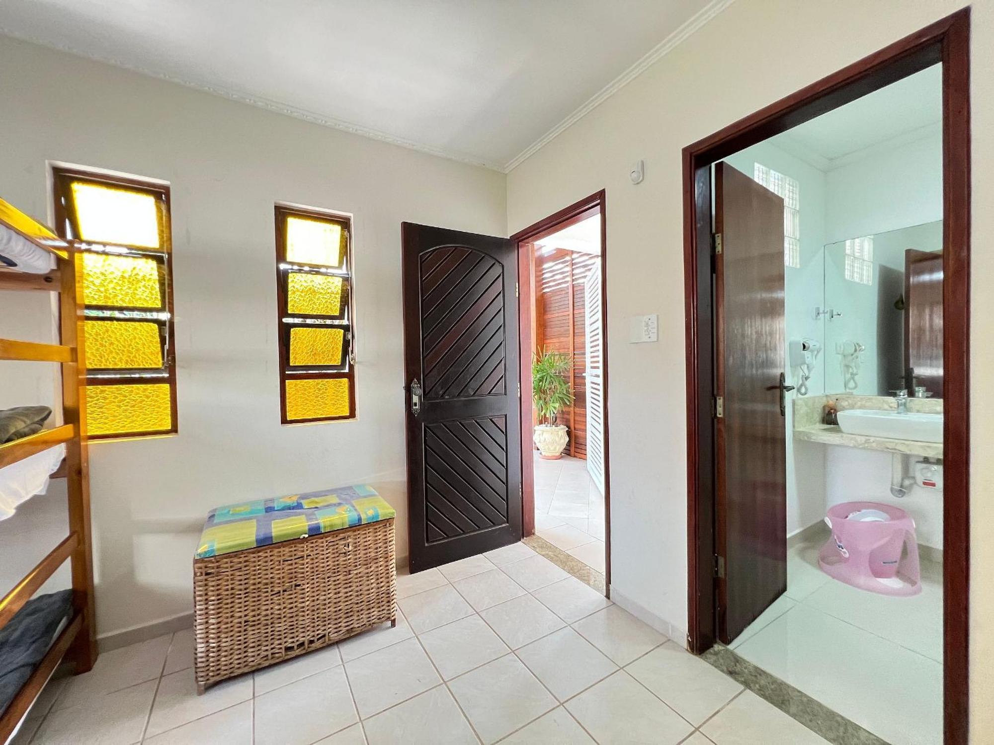 Casa agradável com piscina, a poucos passos da Praia Peruíbe Exterior foto