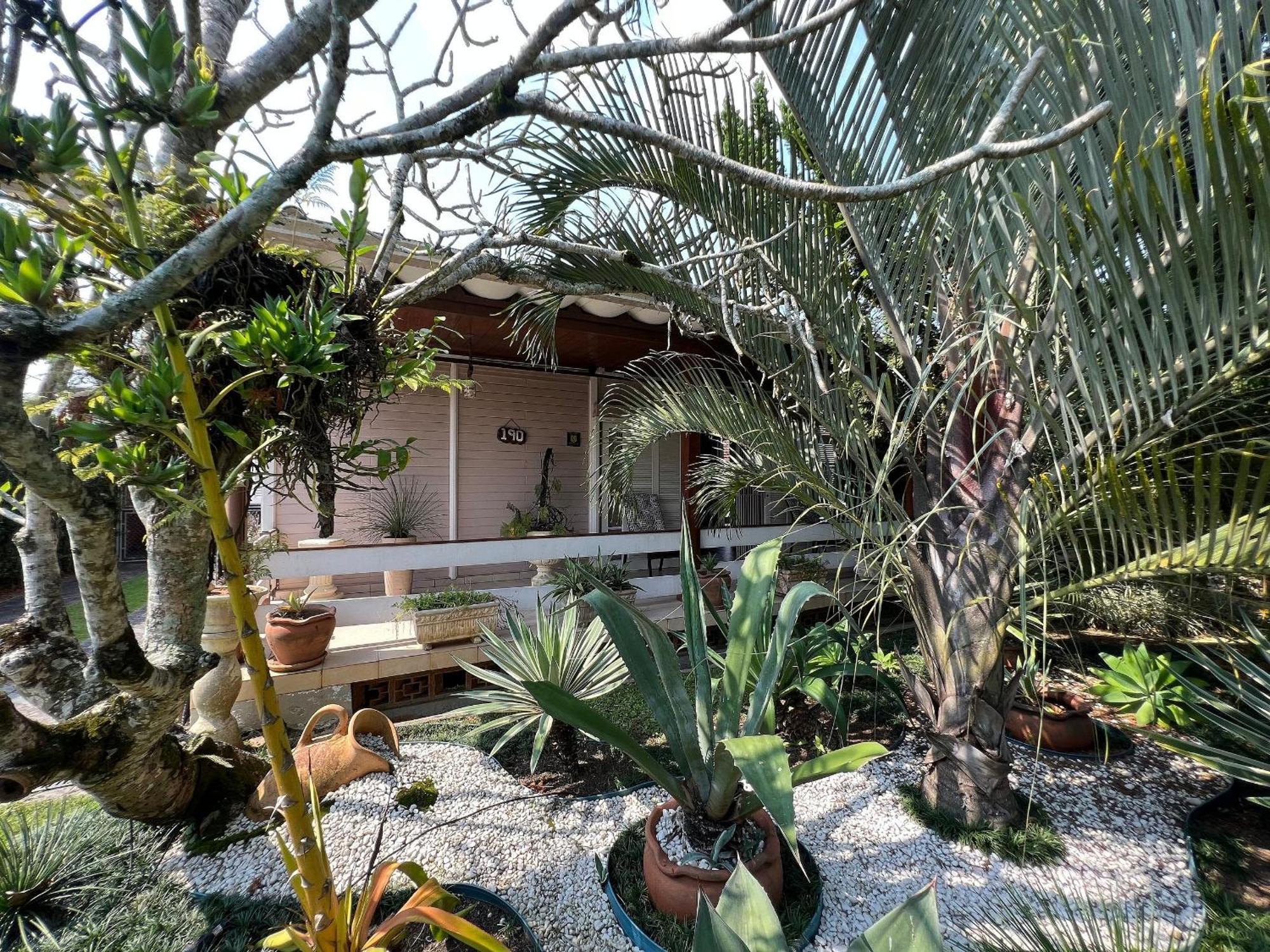 Casa agradável com piscina, a poucos passos da Praia Peruíbe Exterior foto