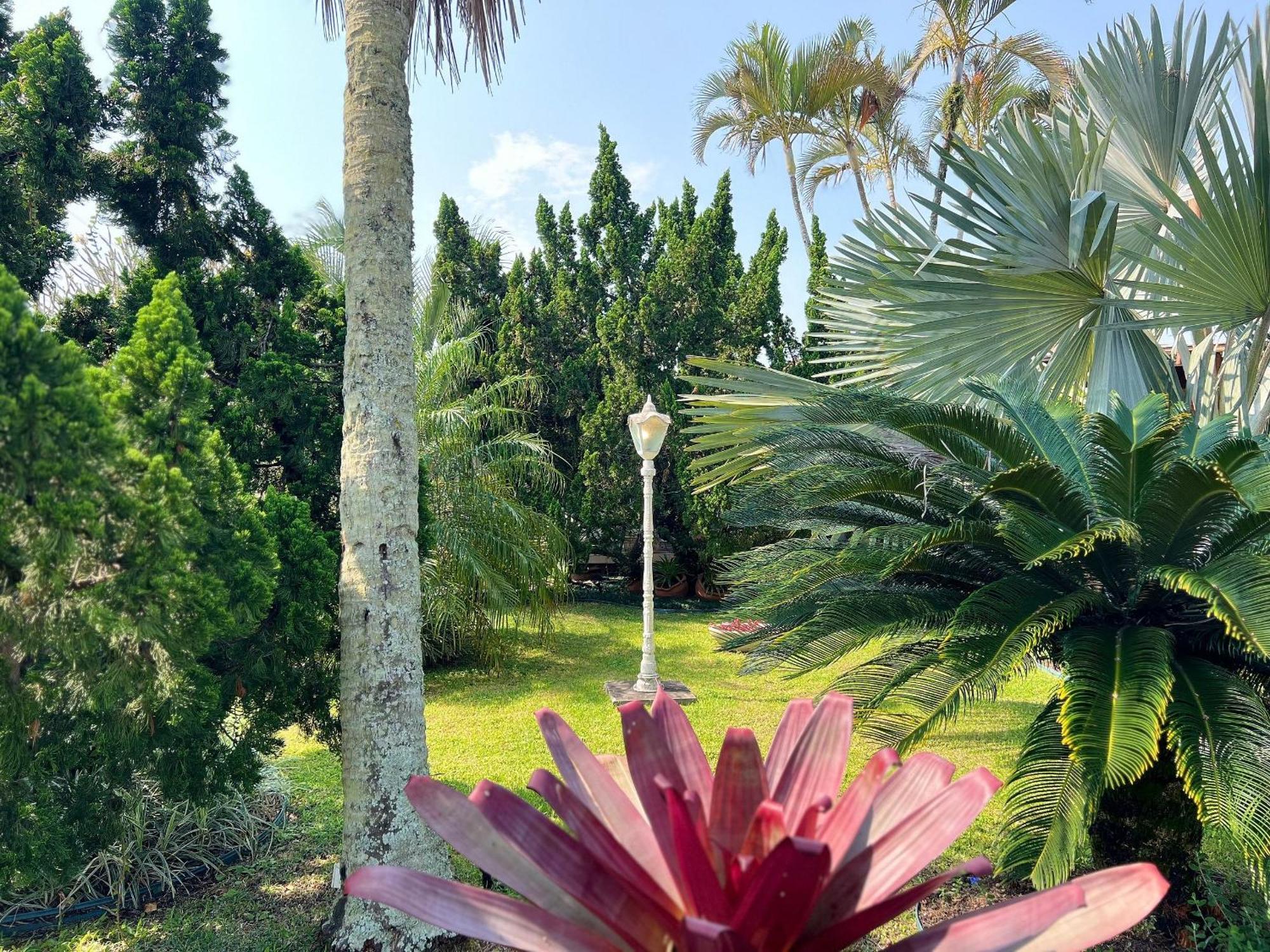 Casa agradável com piscina, a poucos passos da Praia Peruíbe Exterior foto
